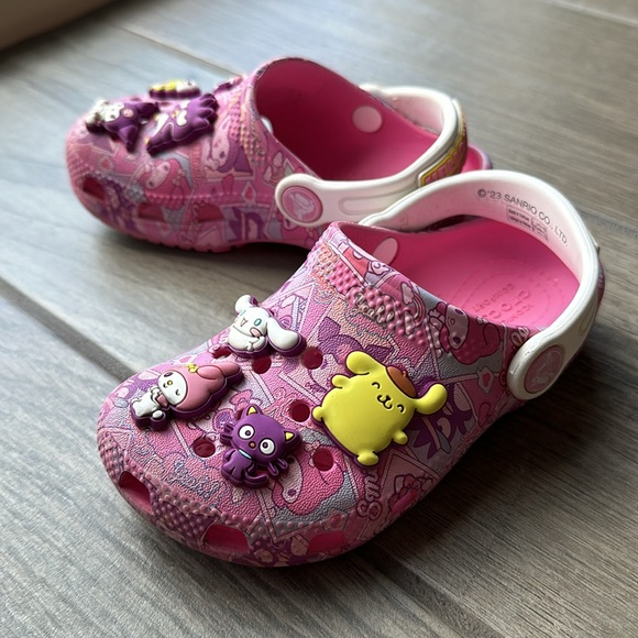 Crocs Child Classic Hello Kitty Clog, size C9, pink - Picture 2 of 5